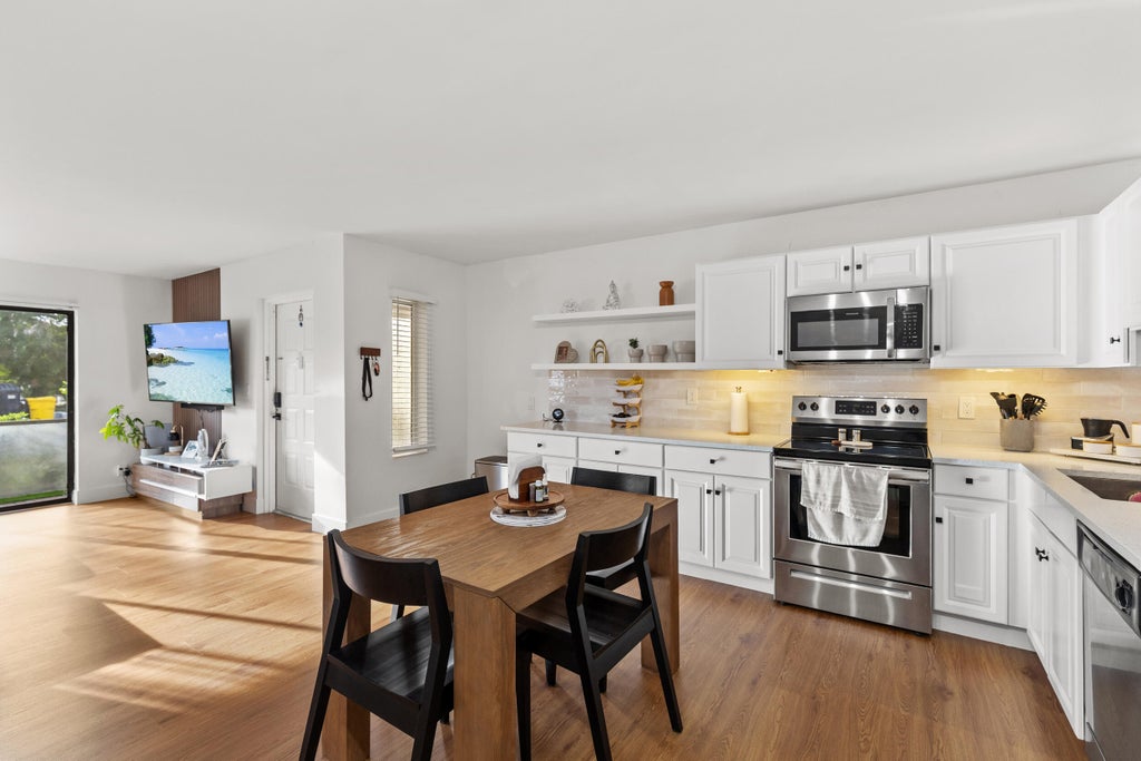 722 Sunny Pine Way #d1, Greenacres