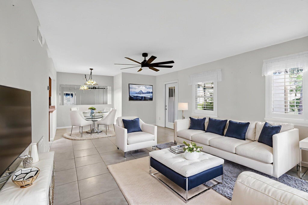 206 Pine Hov Cir #c-1, Greenacres