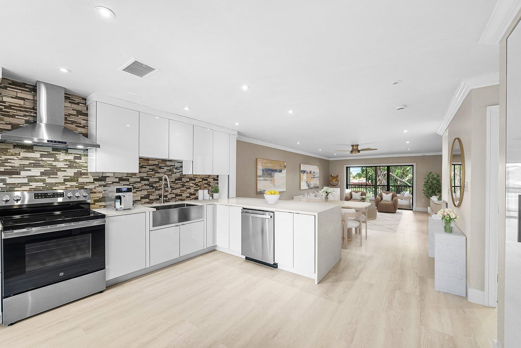 18 Stratford Dr E #f, Boynton Beach