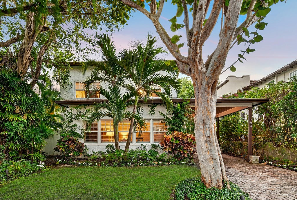 704 Claremore Dr, West Palm Beach