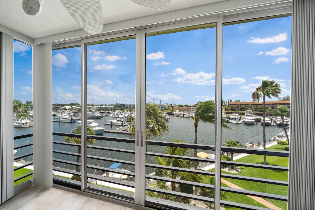 29 Yacht Club Dr #407, North Palm Beach