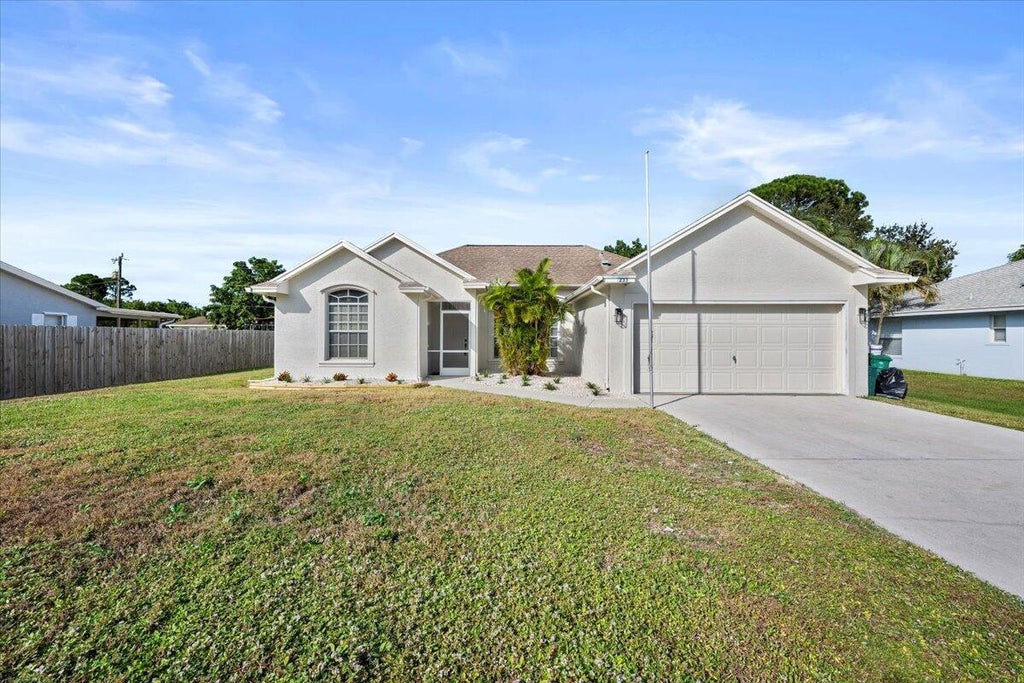 233 Ne Glentry, Port Saint Lucie