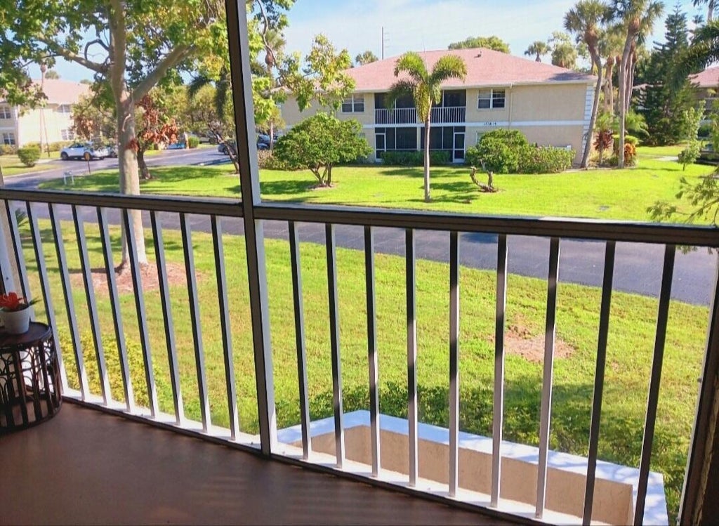 1537 Se Royal Green Cir #e #202, Port Saint Lucie