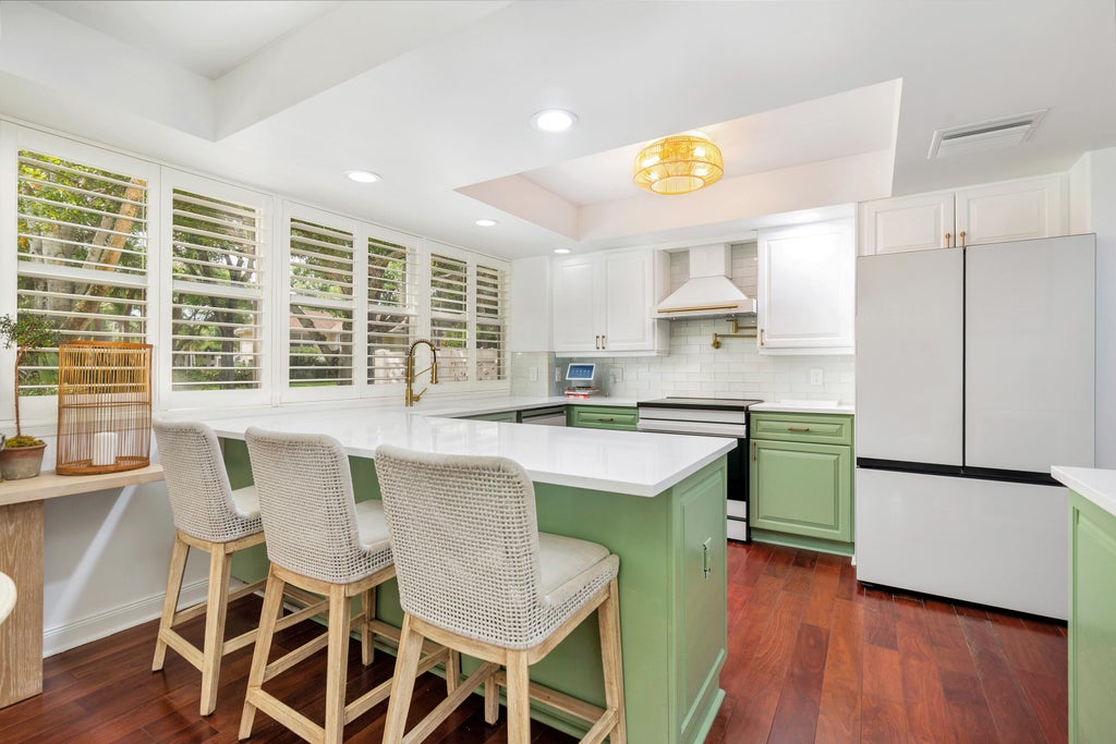 8110 Oakton Ct #10b, Lake Clarke Shores