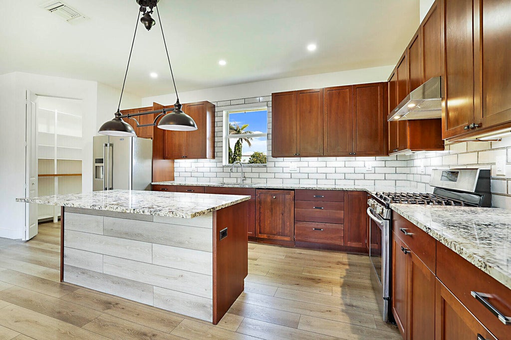 2510 Lake Dr N, Boynton Beach