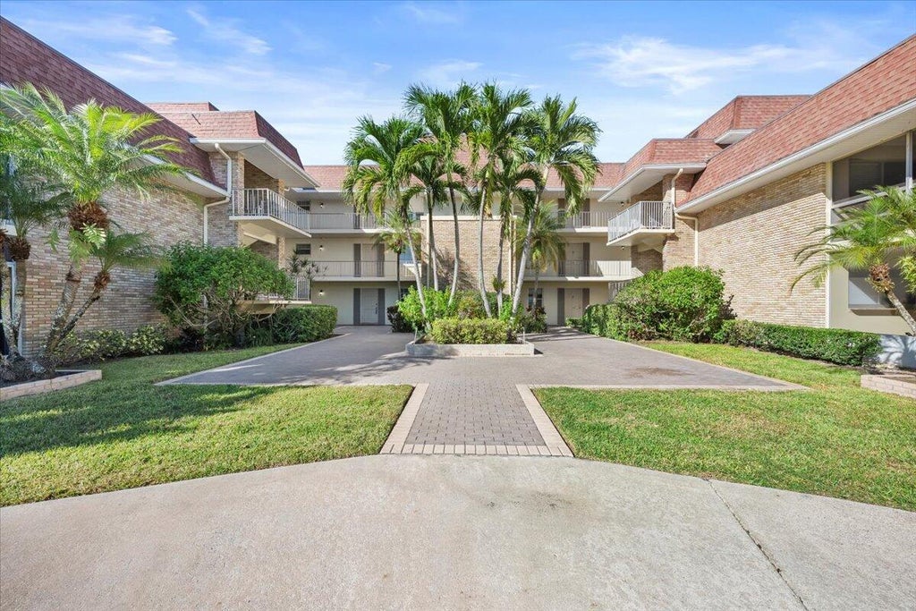 5500 Tamberlane Cir #105, Palm Beach Gardens