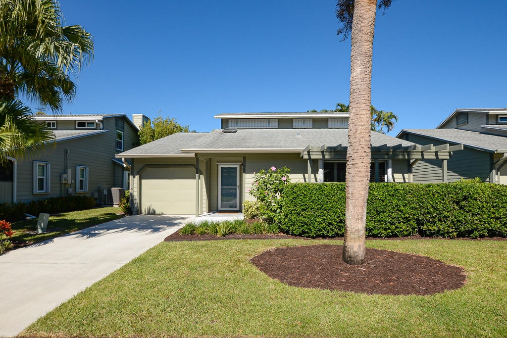 887 Ne Dahoon Ter, Jensen Beach
