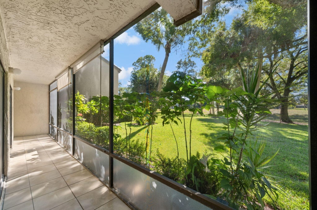 9460 Meadowood Dr #103, Fort Pierce