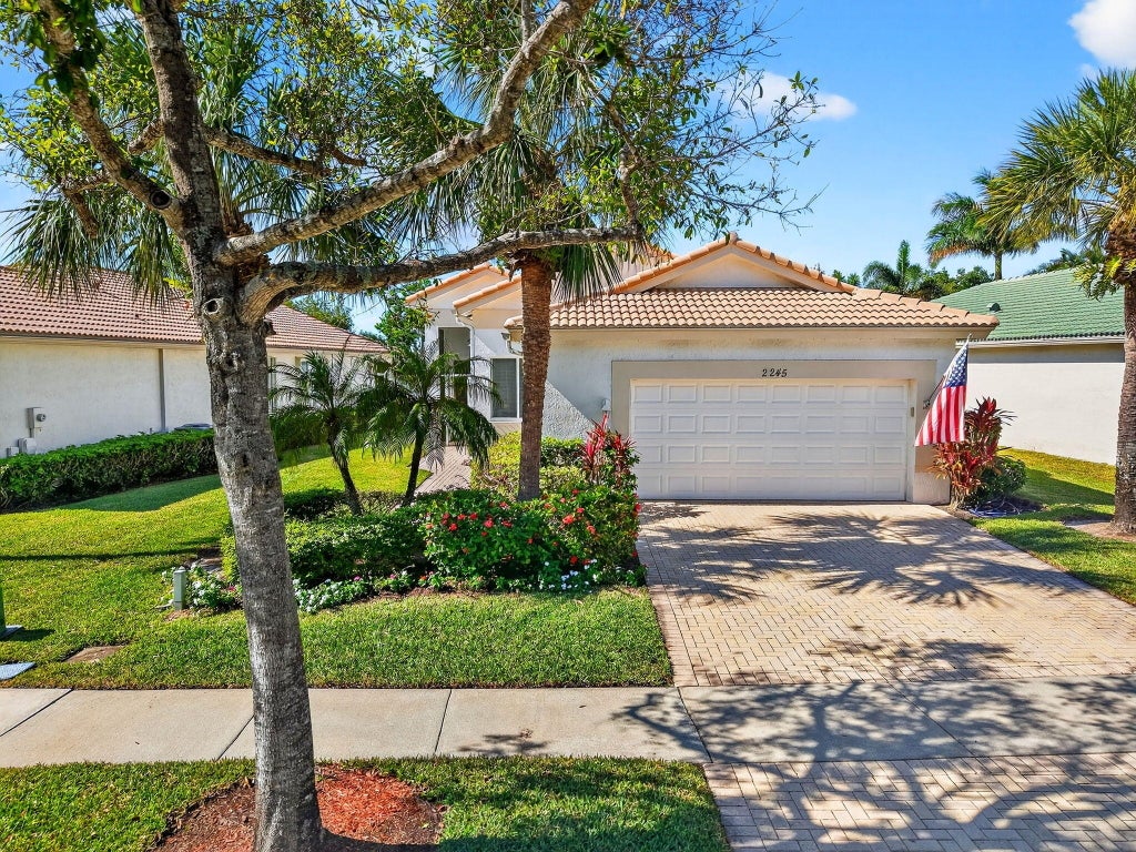 2245 Sapphire Cir, West Palm Beach