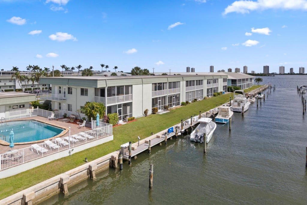 110 Wettaw Lane #204, North Palm Beach