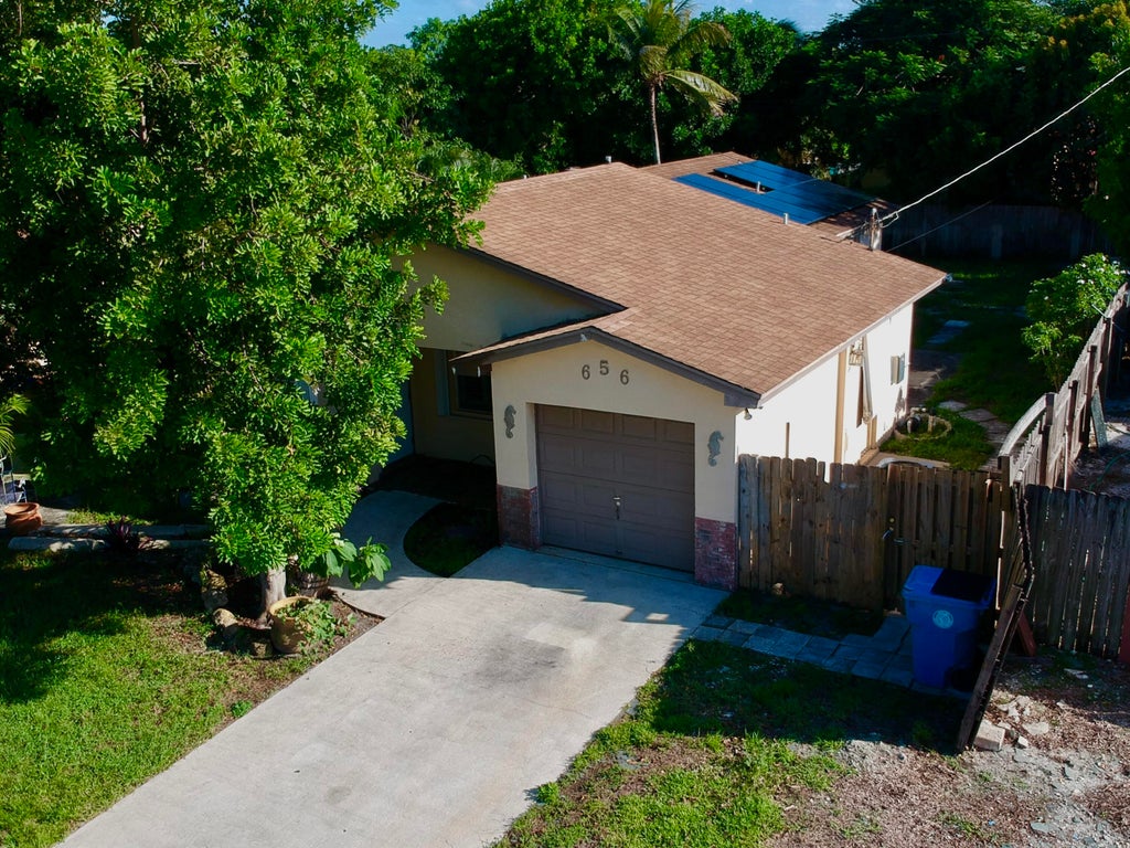 656 Nw 1st Av, Boynton Beach