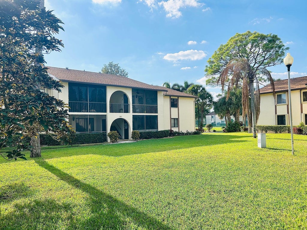 301 Knotty Pine Cir #b-1, Greenacres