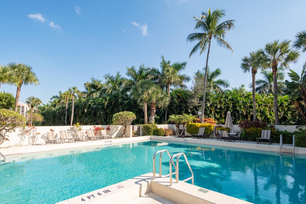 2550 Presidential Way #107, West Palm Beach