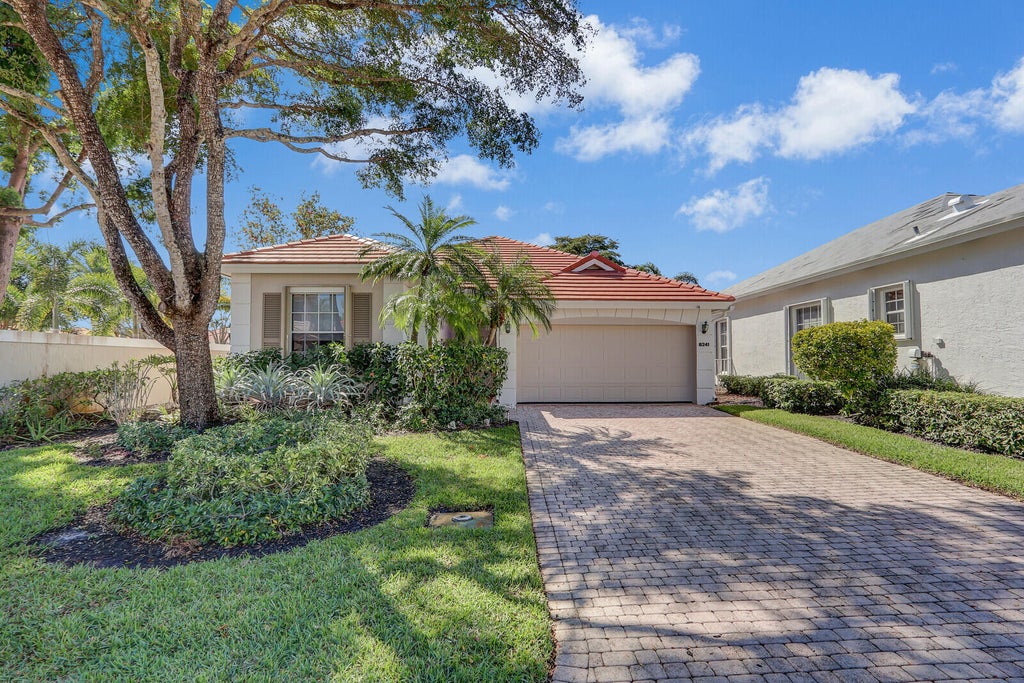 8241 Heritage Club Dr, West Palm Beach