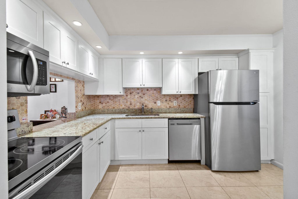 140 Lake Nancy Lane #112, West Palm Beach