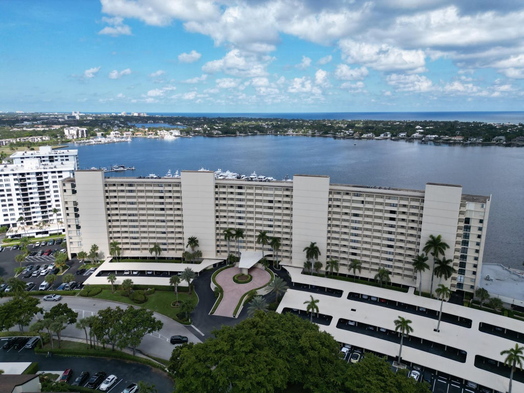 132 Lakeshore Dr #617, North Palm Beach