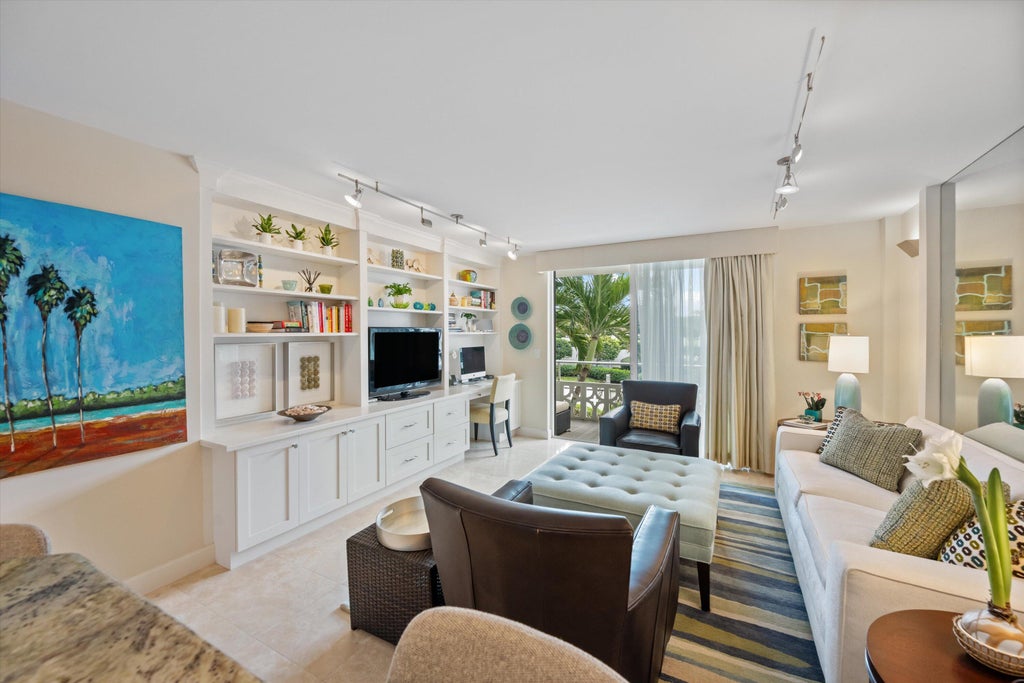 139 Sunrise Av #205, Palm Beach