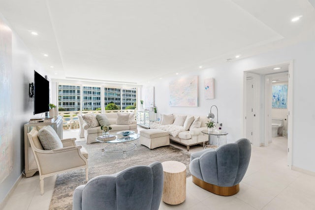 100 Sunrise Av #319, Palm Beach