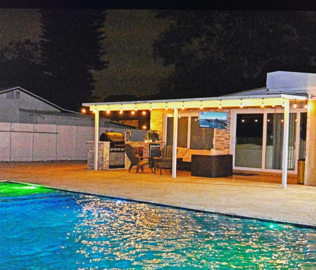 124 Davis Rd, Palm Springs