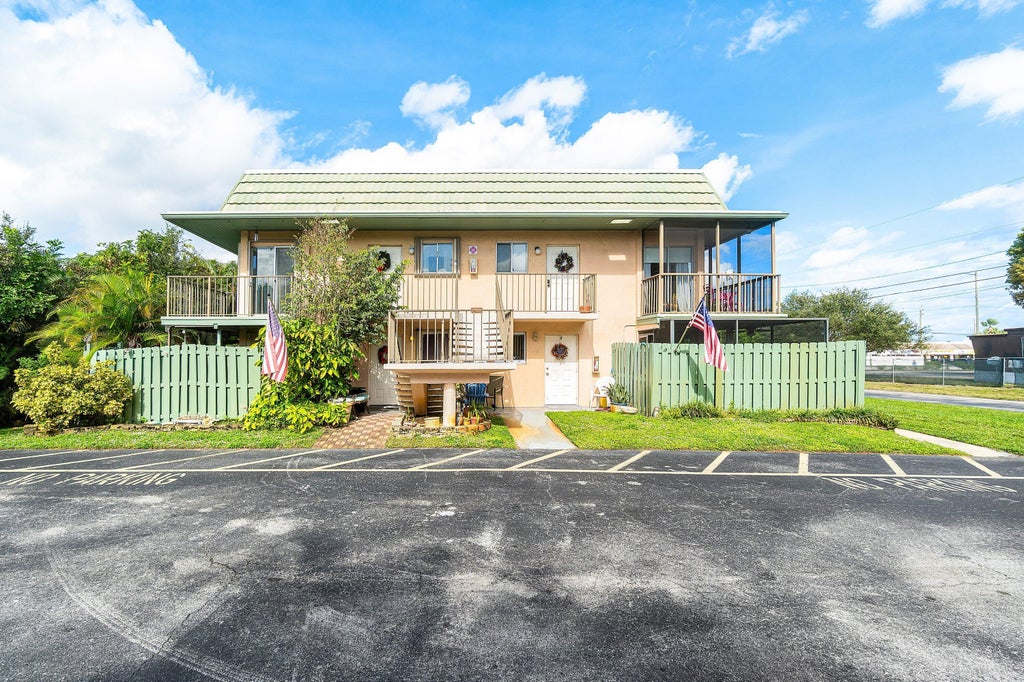 1805 Fairview Villas Dr #3, Palm Springs