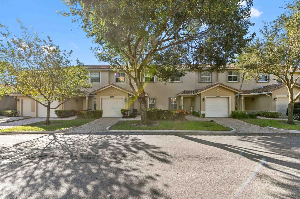 6374 Park Lake Cir, Boynton Beach