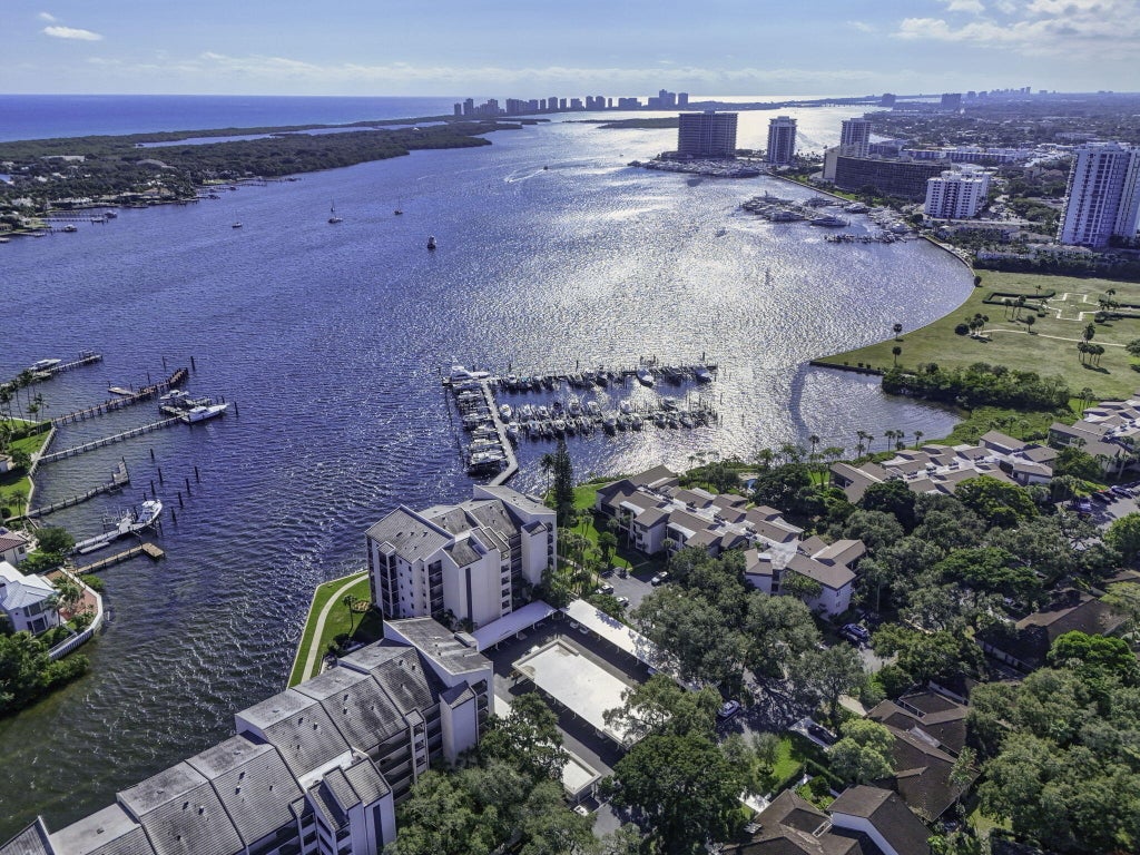 11390 Twelve Oaks Way #420, North Palm Beach