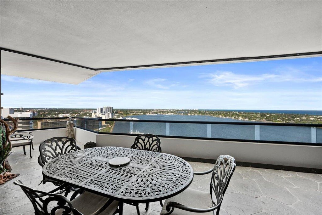 100 Lakeshore Dr #2156, North Palm Beach