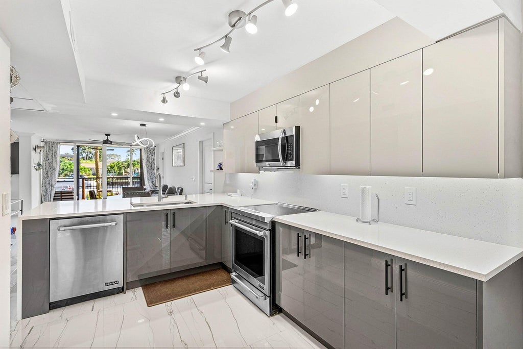 18 Royal Palm Way #109, Boca Raton