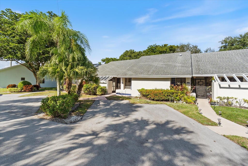 10967 Lake Front Pl, Boca Raton