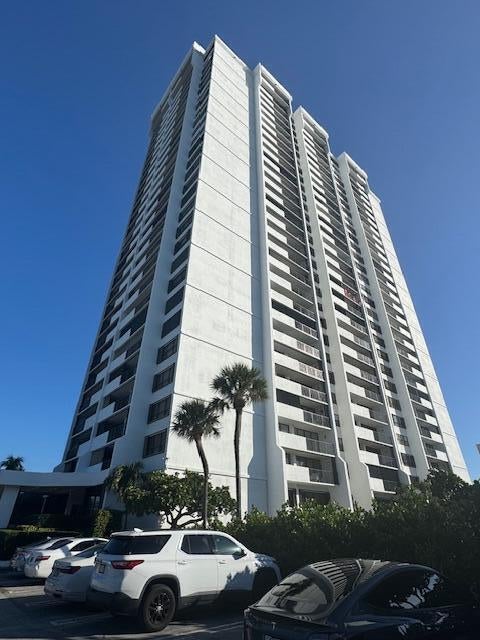 Photo of 5600 N Flagler Dr #401, West Palm Beach FL