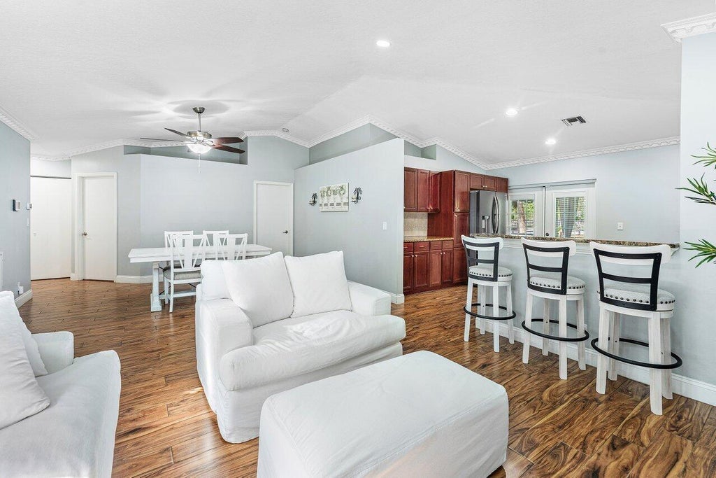 5418 Club Cir, Haverhill