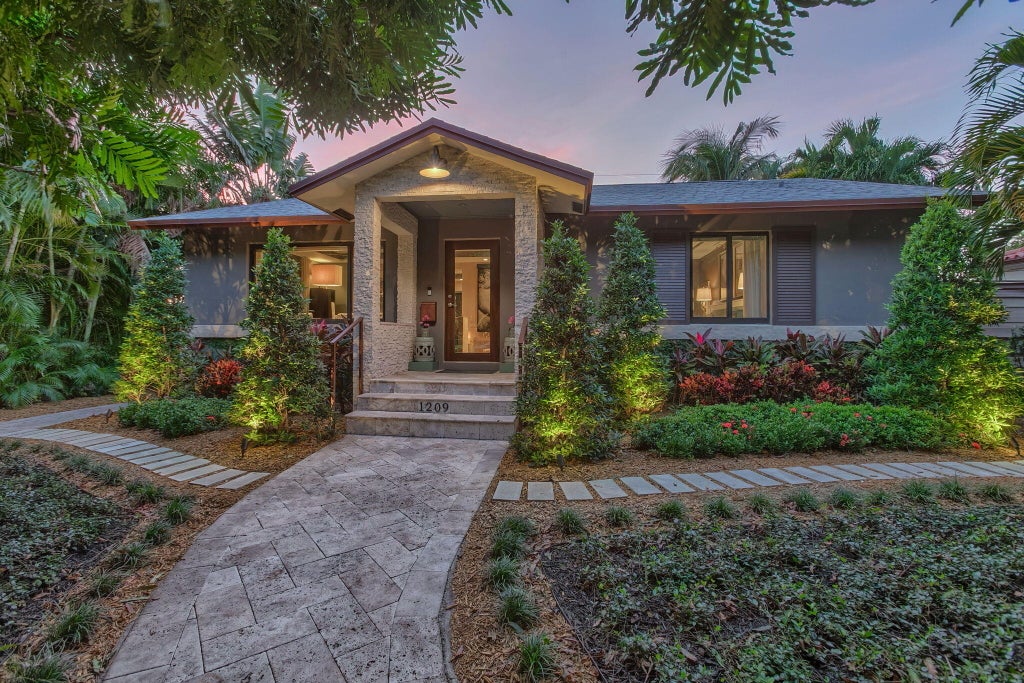 1209 N Lakeside Dr, Lake Worth Beach
