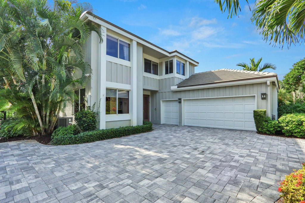 2571 Marseille Dr, Palm Beach Gardens