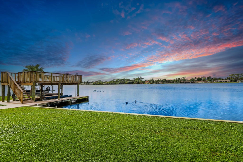 2097 Circle Place Dr, Lake Worth