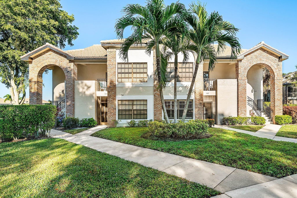 8057 Aberdeen Dr #102, Boynton Beach
