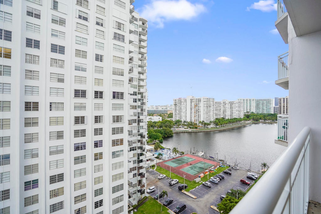 18051 Biscayne Blvd #1504, Aventura