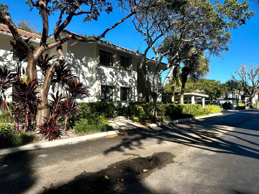 25 Pelican Pointe Dr #201, Delray Beach