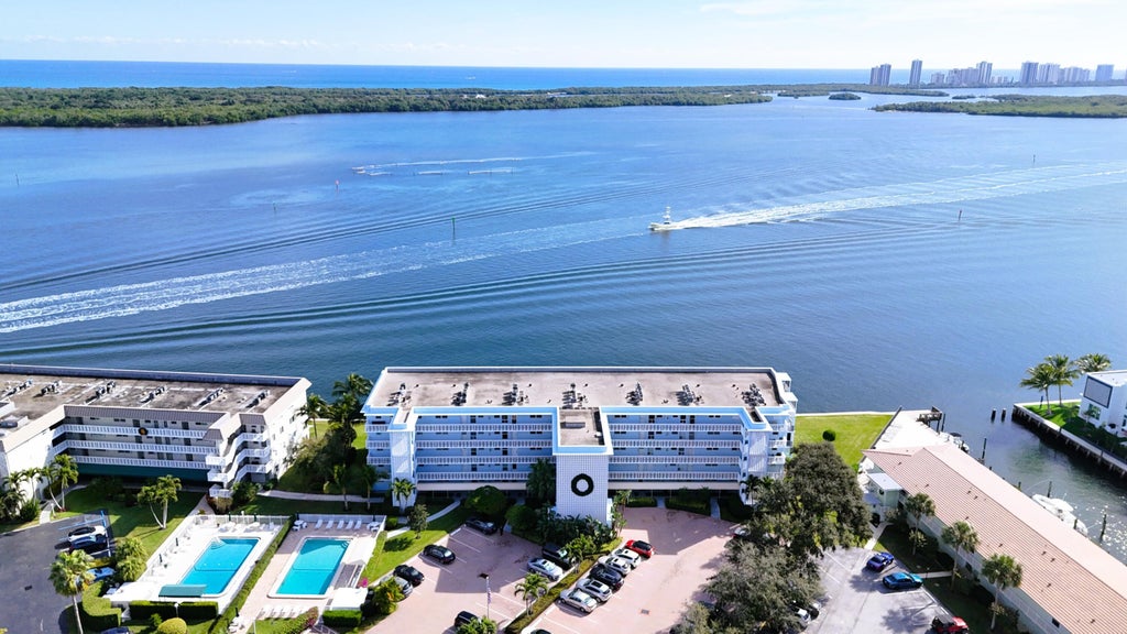 60 Yacht Club Dr #103, North Palm Beach
