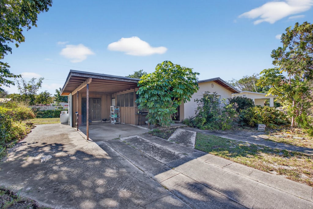 1212 Chickasaw St, Jupiter