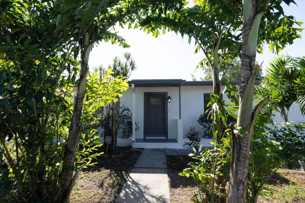 924 Nw 11th Ct, Fort Lauderdale