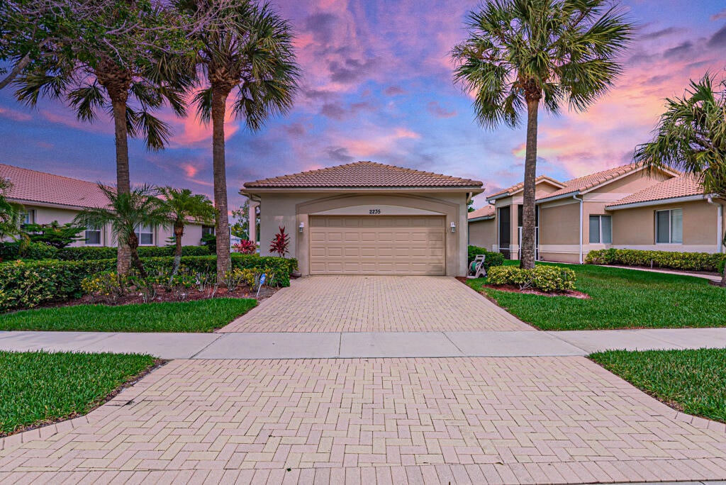 2235 Sapphire Cir, West Palm Beach