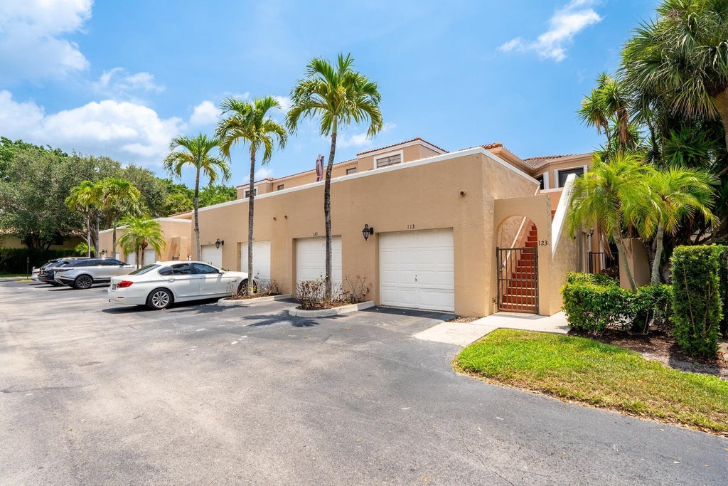 6614 Villa Sonrisa Dr #123, Boca Raton