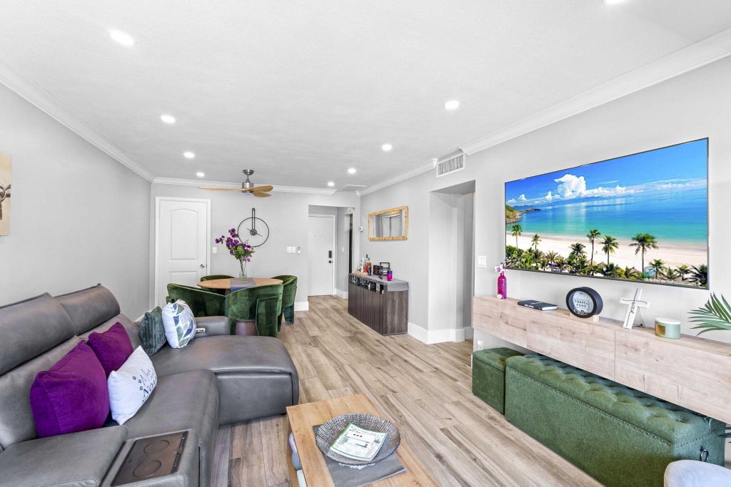 236 Castlewood Dr #204, North Palm Beach