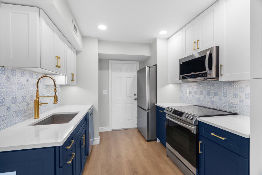 3041 E Palm Dr, Boynton Beach