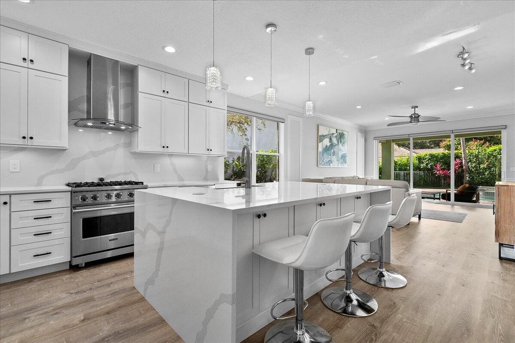 102 Mulberry Grove Rd, West Palm Beach