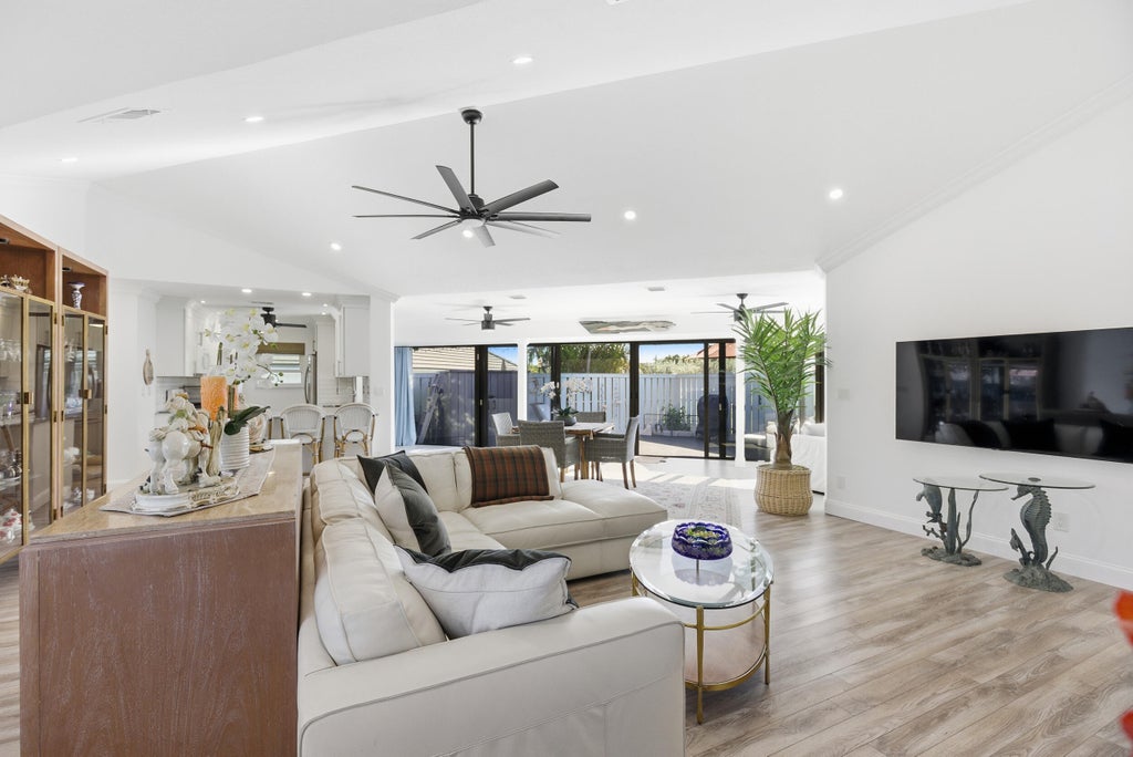 1127 E Seminole Av #24b, Jupiter