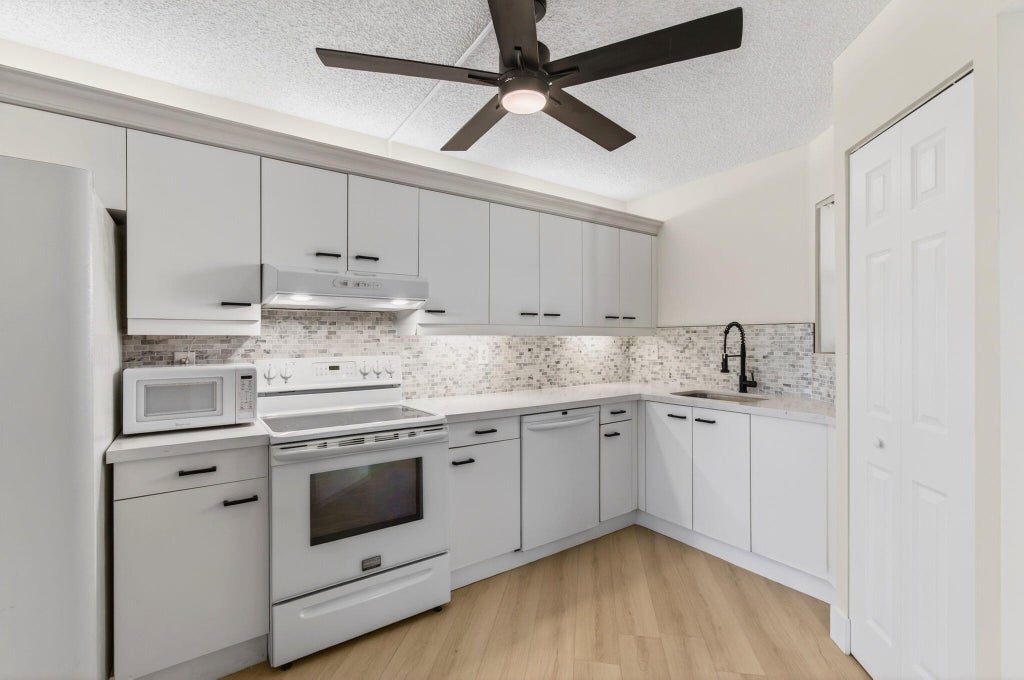 5900 Camino Del Sol #304, Boca Raton