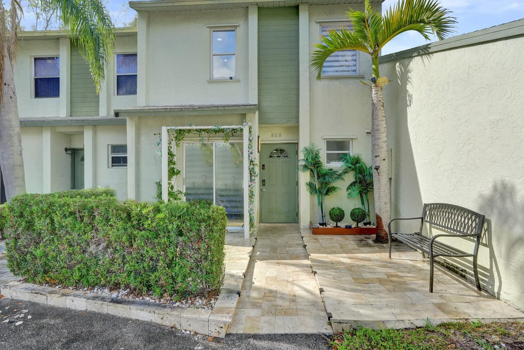 868 Crystal Lake Dr, Deerfield Beach