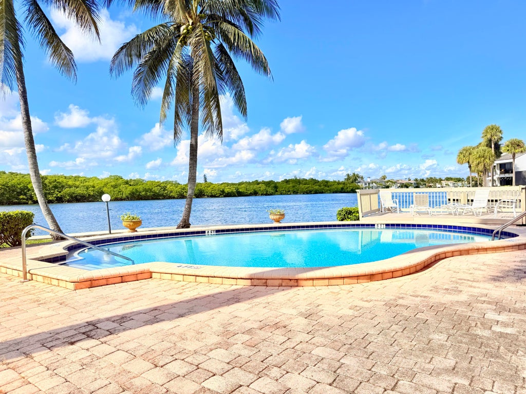 1005 Russell Dr #2, Highland Beach