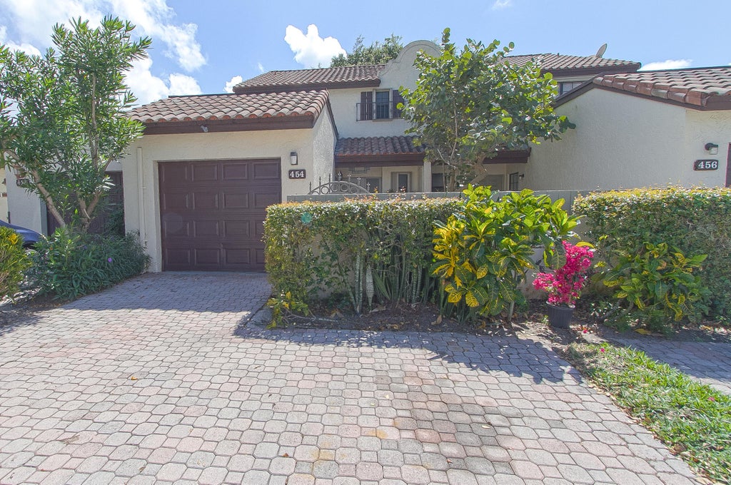 454 Ashwood Pl, Boca Raton